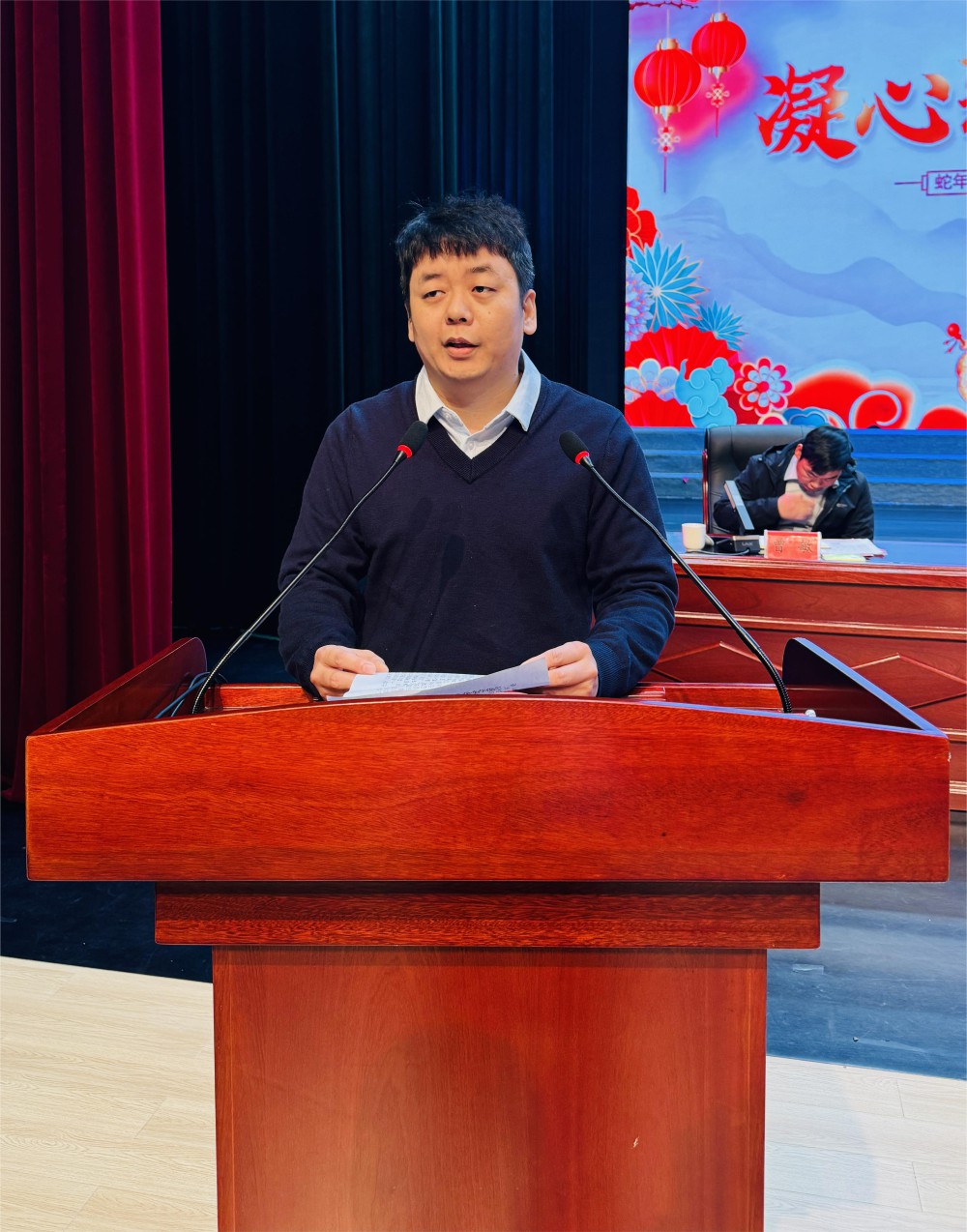 优秀员工代表发言.jpg 优秀员工代表发言.jpg