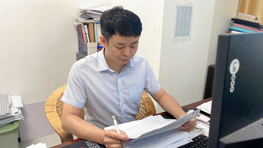 工作照片.jpg 工作照片.jpg